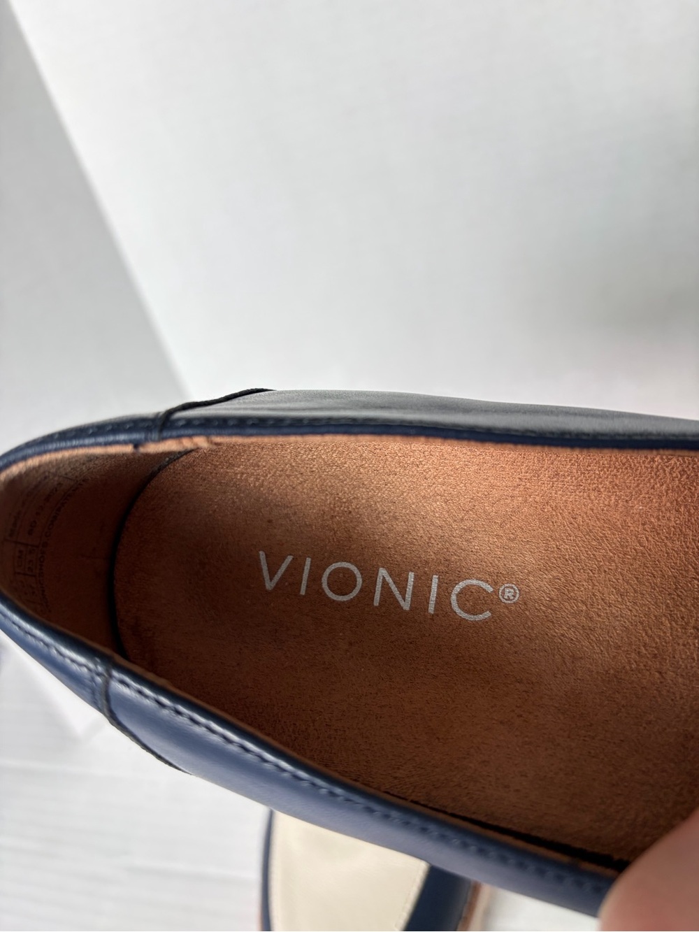 Vionic Kensley Loafer Women’s Size 7 Navy Cream Leather Platform Lug Rubber Sole - Picture 5 of 12